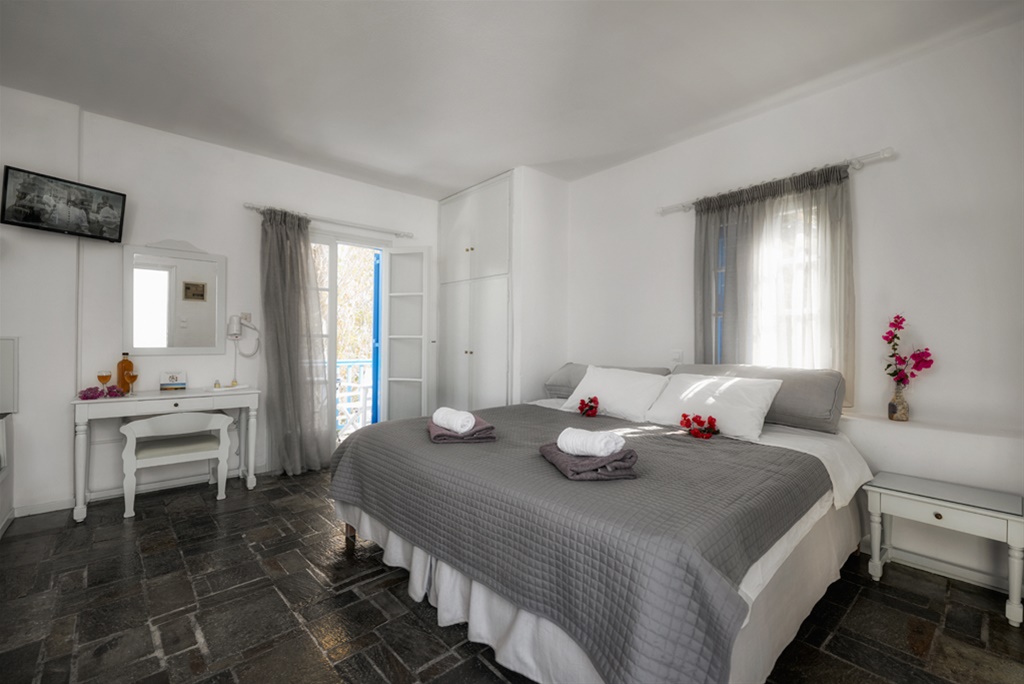 1AegeanVillageStudioD7